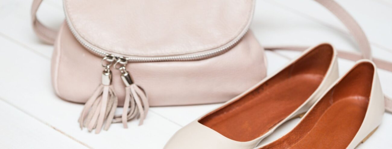 Sacs et chaussures non-cuir&nbsp;: les bons gestes pour les garder beaux