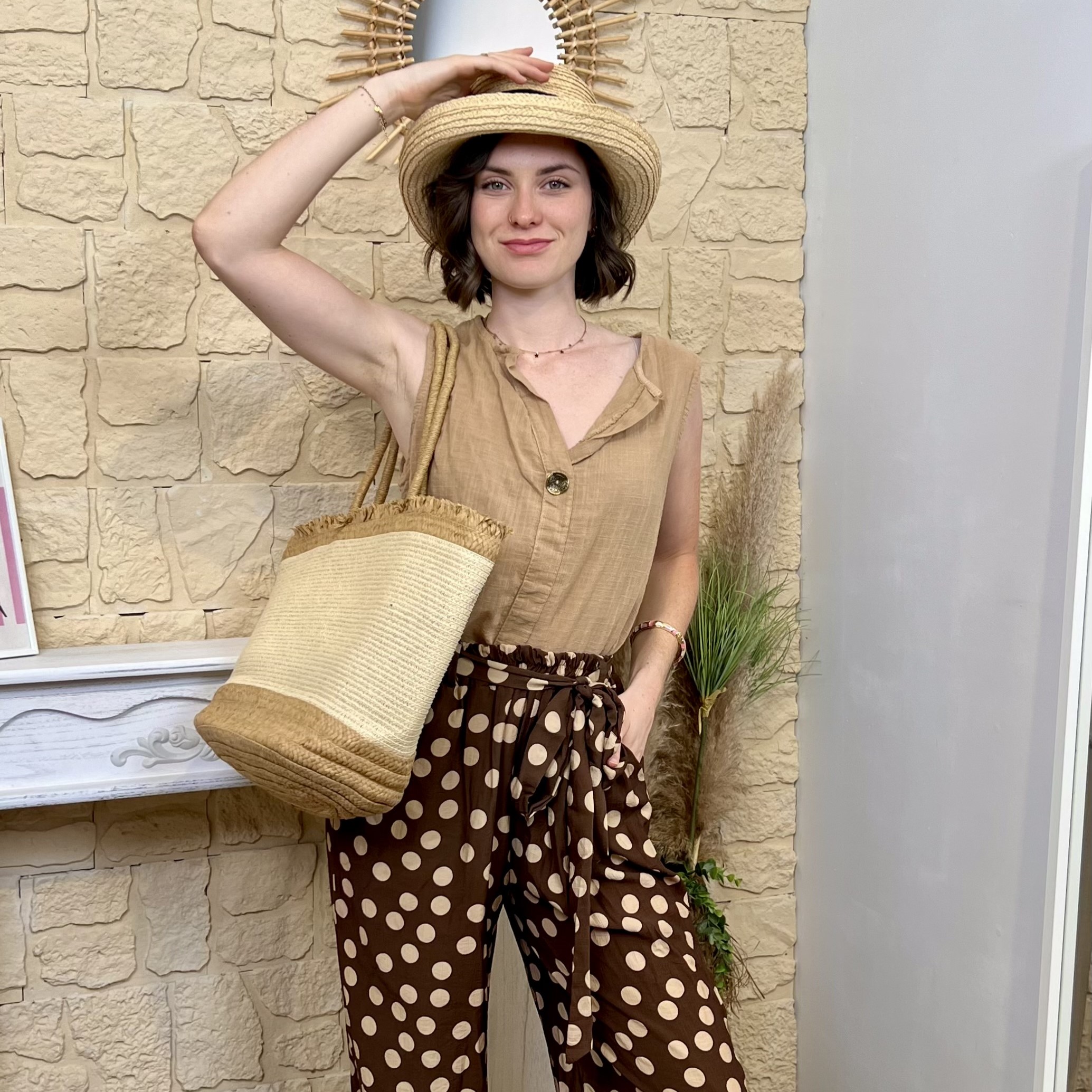 Look marron chapeau de paille