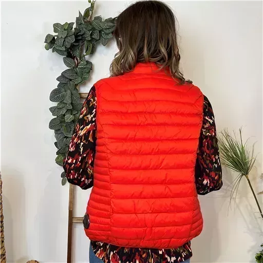 K885- Doudoune sans manche Melya (T36-T44) (rouge) – Image 4