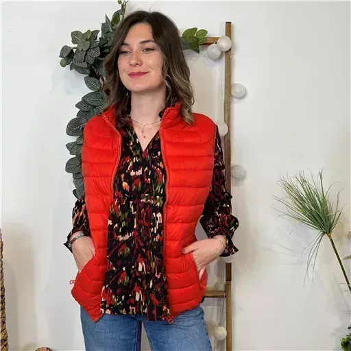 K885- Doudoune sans manche Melya (T36-T44) (rouge) – Image 6