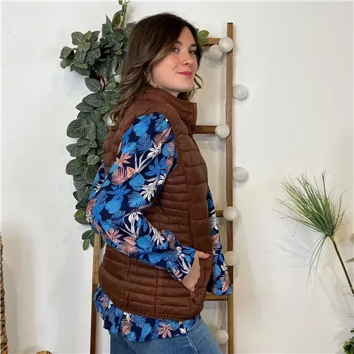 K885- Doudoune sans manche Melya (T36-T44) (marron) – Image 3