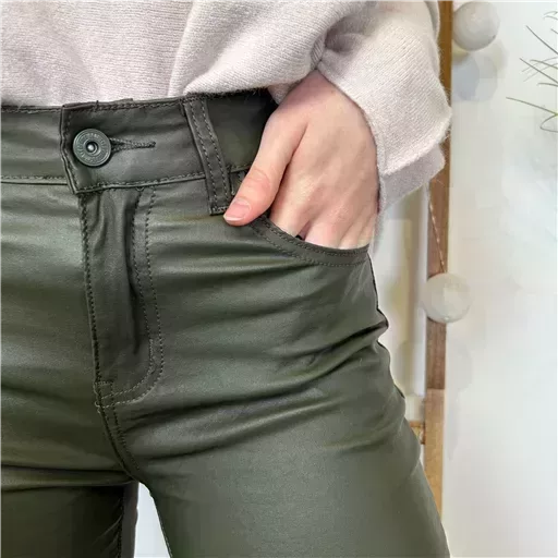 M969- Jean coupe slim Enduit (T36-T44) (kaki) – Image 3