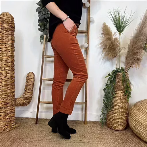 L804- Pantalon en velours (T36-T44) (rouille) – Image 3
