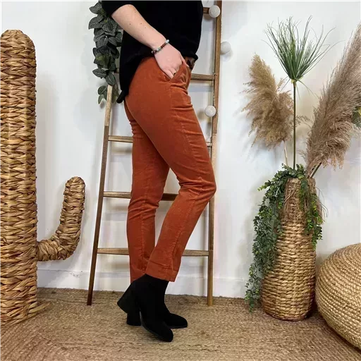 L804- Pantalon en velours (T36-T44) (rouille) – Image 3