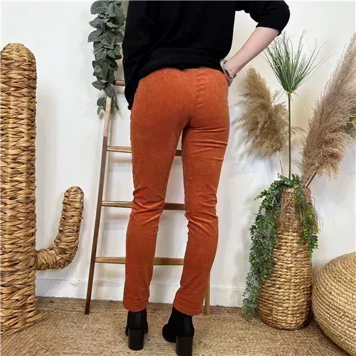 L804- Pantalon en velours (T36-T44) (rouille) – Image 4