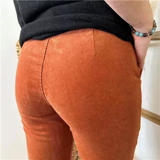 L804- Pantalon en velours (T36-T44) (rouille) – Image 5
