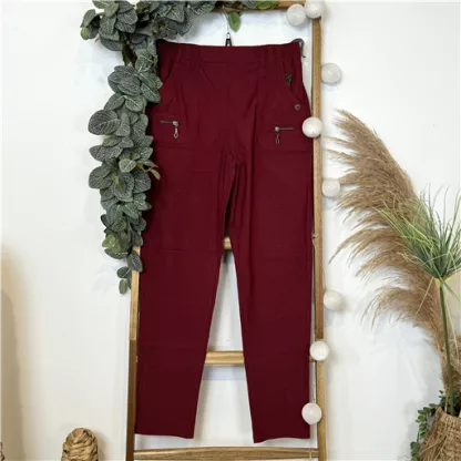 T545- Pantalon confort zips (T38-T52) (bordeaux)