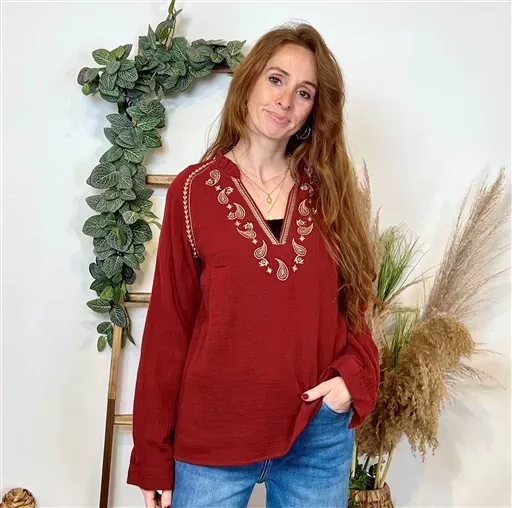 K789- Blouse Coton brodée (T36-T40) (bordeaux) – Image 6