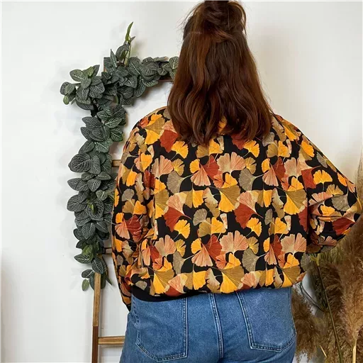 K830- Bomber imprimé Gingko (T40-T48) (camel) – Image 4