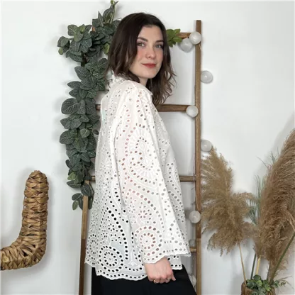 L585- Blouse broderies anglaises (Tu) (blanc)