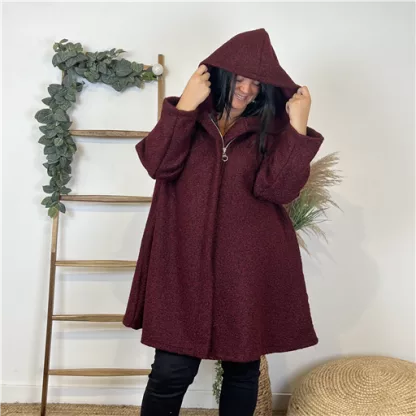 M211- Manteau Capuche "Jolies Formes" (Gt) (bordeaux)