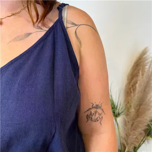 K233- Débardeur Maëlle dos brodé (T40-T48) (marine) – Image 6