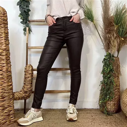 M969- Jean slim Enduit (T36-T44) (marron) – Image 2