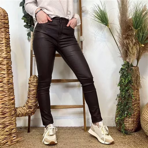 M969- Jean slim Enduit (T36-T44) (marron) – Image 4