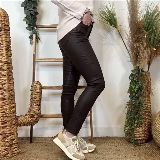 M969- Jean slim Enduit (T36-T44) (marron) – Image 5