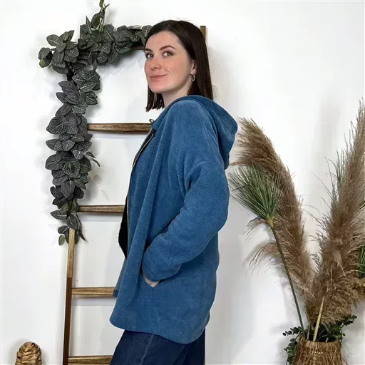 K132- Veste cotelée capuche (Tu) (bleu canard) – Image 3