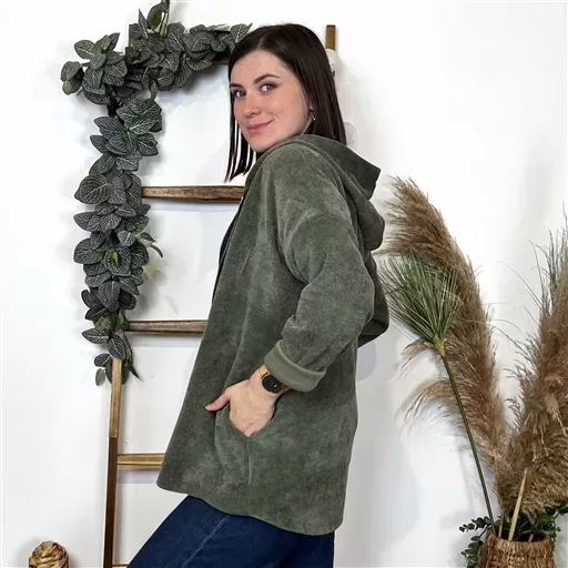 K132- Veste cotelée capuche (Tu) (kaki) – Image 3