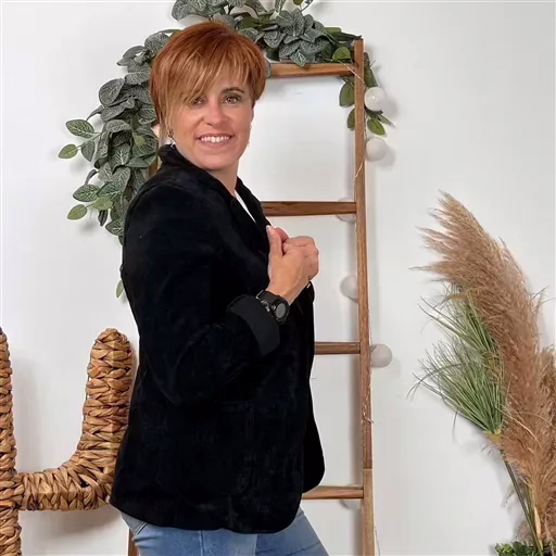 K035- Blazer velours (T36-T44) 🇮🇹 (noir) – Image 3