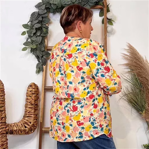 K974- Blouse « Christy » Fleurettes (T44-T52) (moutarde) – Image 3