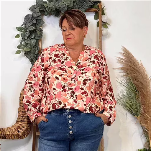K974- Blouse « Christy » Fleurettes (T44-T52) (bordeaux) – Image 3