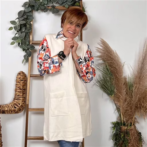 K067- Gilet sans manche "Maëlle" (Tu) (ecru) – Image 5