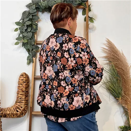 K103- Bomber By One imprimé Floral (T40-T48) (noir) – Image 3