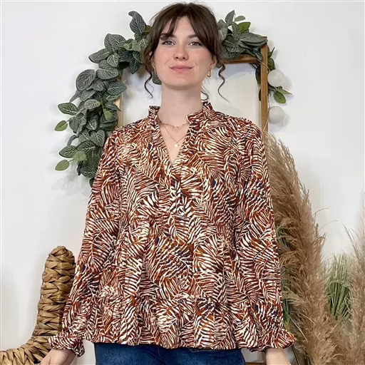 K040- Blouse By.One “Tendance” (T36-T38) (marron) – Image 3