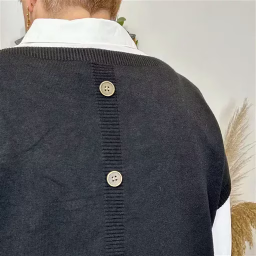 Z102- Pull sans manches dos boutonné (noir) – Image 7