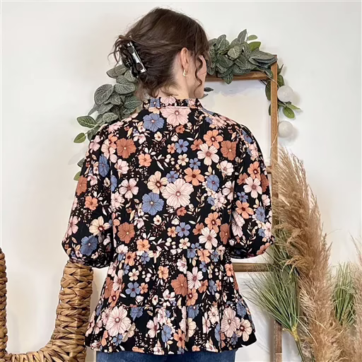 K036- Blouse By One imprimé floral (noir) – Image 4