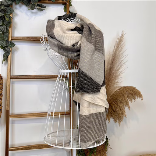 Y501- Écharpe à carreaux asymétrique (noir) – Image 2