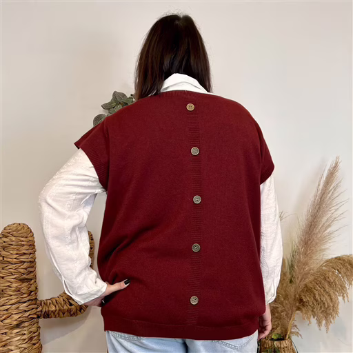 Z102- Pull sans manches dos boutonné (bordeaux) – Image 4