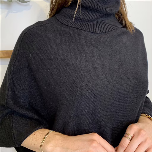 J996 - Poncho col roulé (TU) (noir) – Image 4