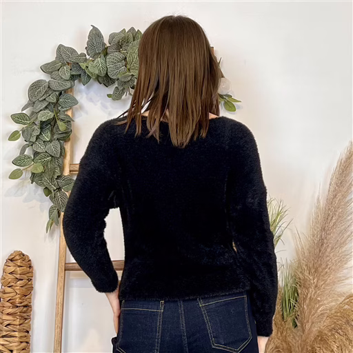 J969 - Pull poilu col V (TU) (noir) – Image 5