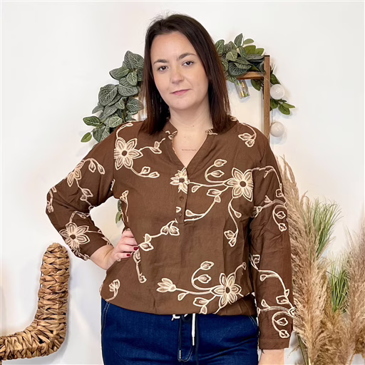 J984 - Chemise brodée fleurs (T44-T52) (marron) – Image 3