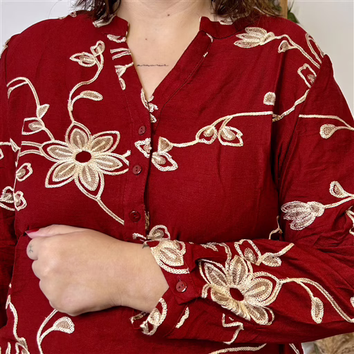 J984 - Chemise brodée fleurs (T44-T52) (bordeaux) – Image 6