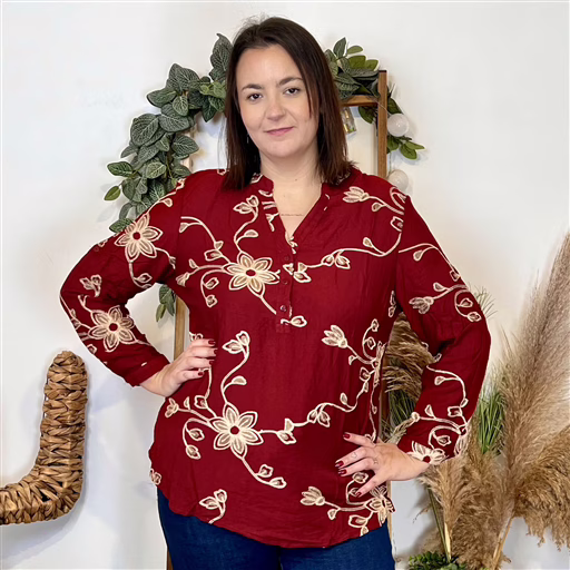 J984 - Chemise brodée fleurs (T44-T52) (bordeaux) – Image 2