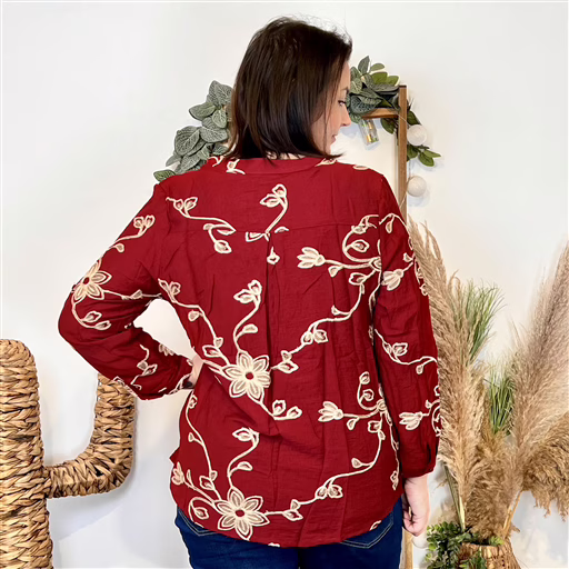 J984 - Chemise brodée fleurs (T44-T52) (bordeaux) – Image 5