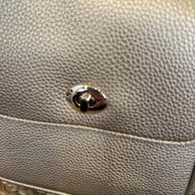 P424- Sac à main Flora & Co - dore - sans-taille