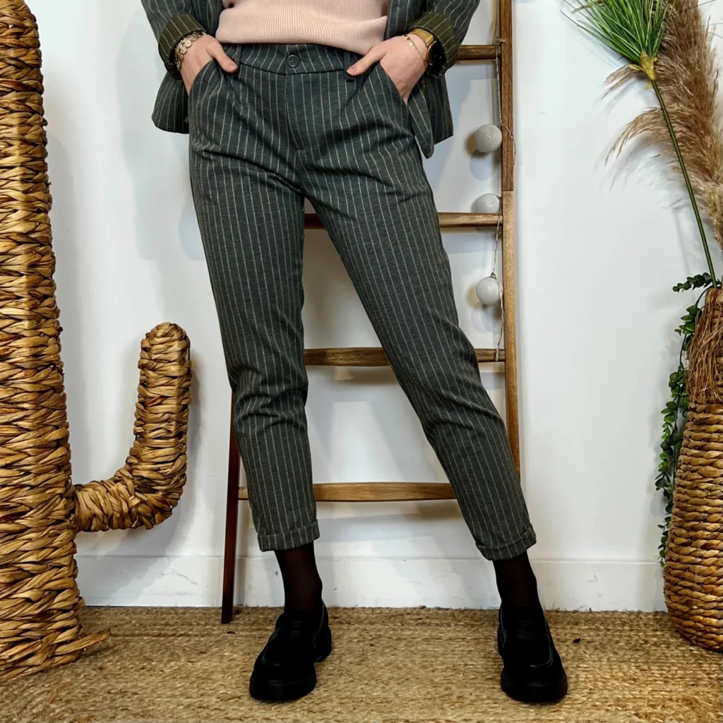 K784- Pantalon rayé (T36-T42) - gris - 42