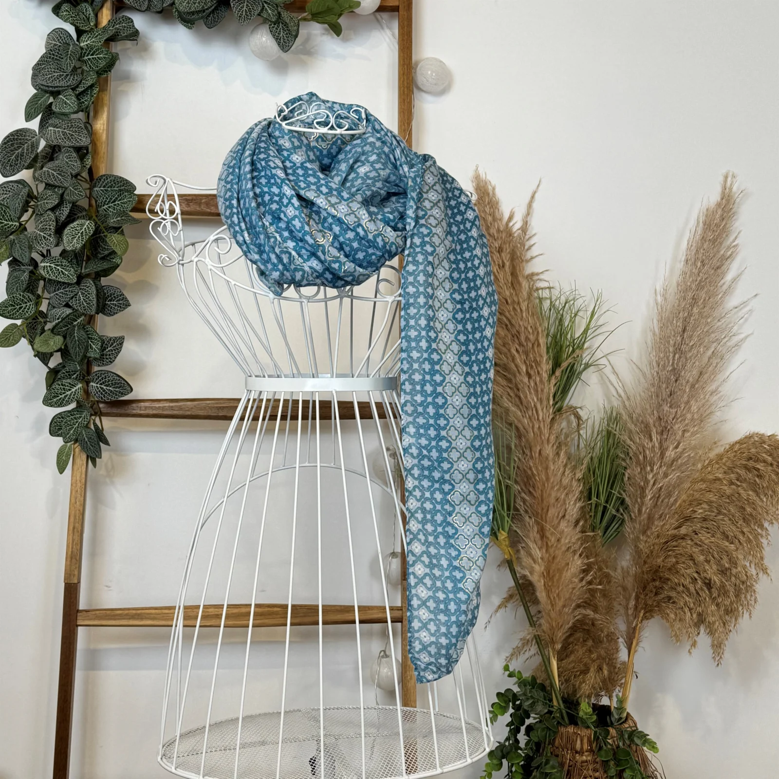 Y515- Foulard Monogramme & doré