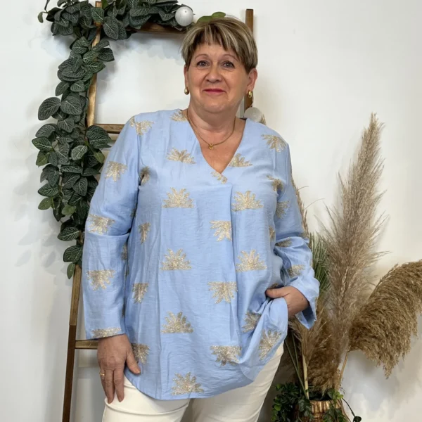 K820- Blouse brodée Christy (T44-T52) - bleu-ciel - 52