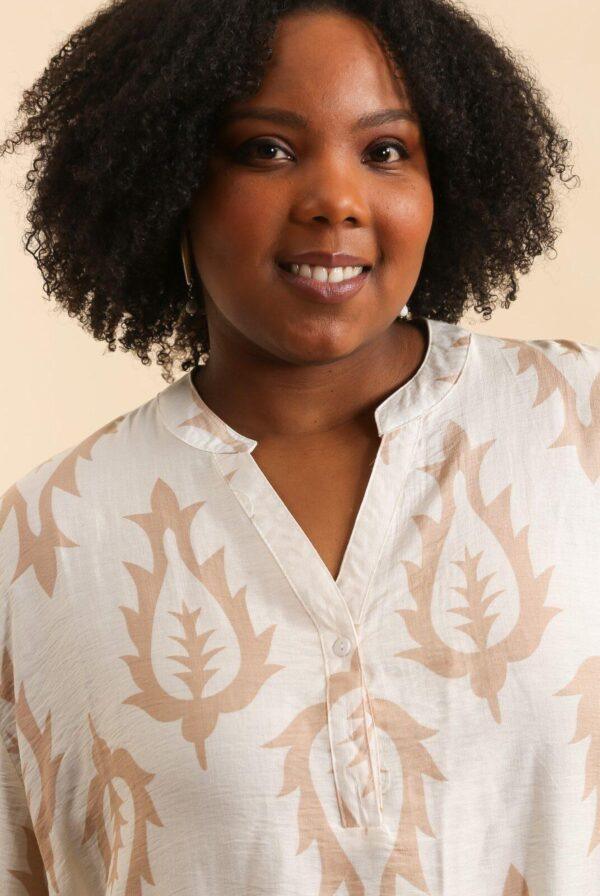 Z795- Blouse Curvy imprimée (T54-T58) - ecru - 58