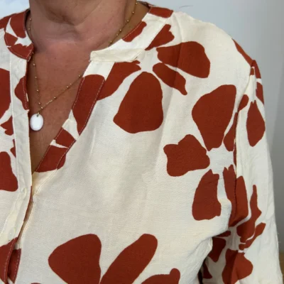 Z116- Blouse « Christy » Fleurs (T44-T52) - camel - 52