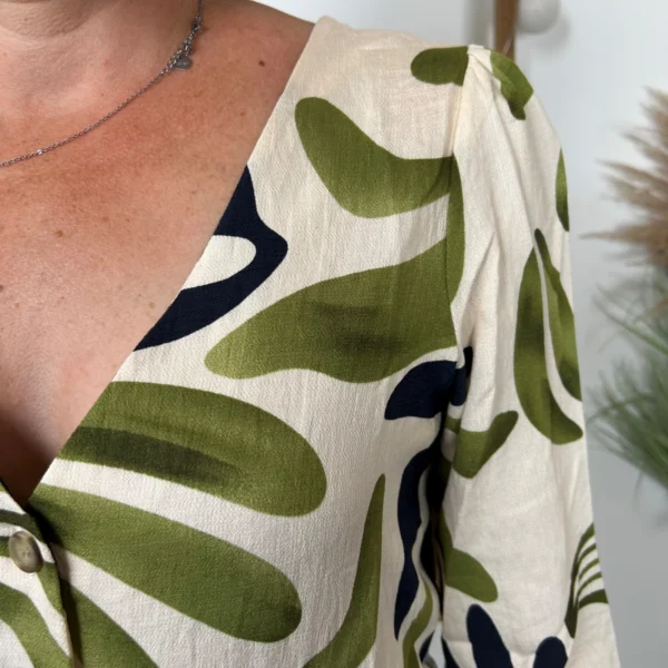 K108- Blouse "In April" - kaki - 40