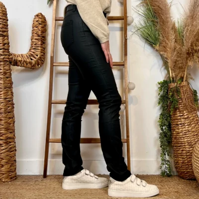 W102- Jean coupe droite Enduit (T36-T44) - noir - 44