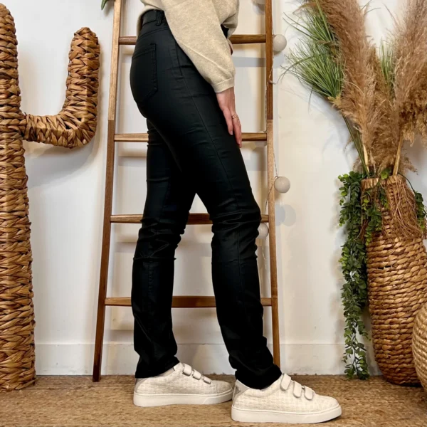 W102- Jean coupe droite Enduit (T36-T44) - noir - 44