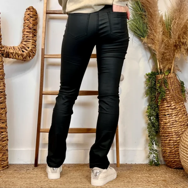 W102- Jean coupe droite Enduit (T36-T44) - noir - 44