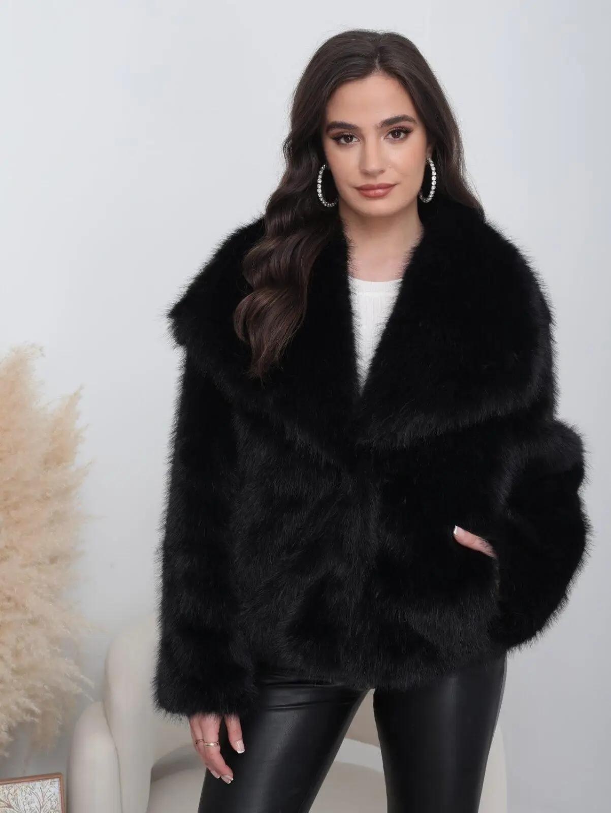 K007- Veste courte fausse fourrure