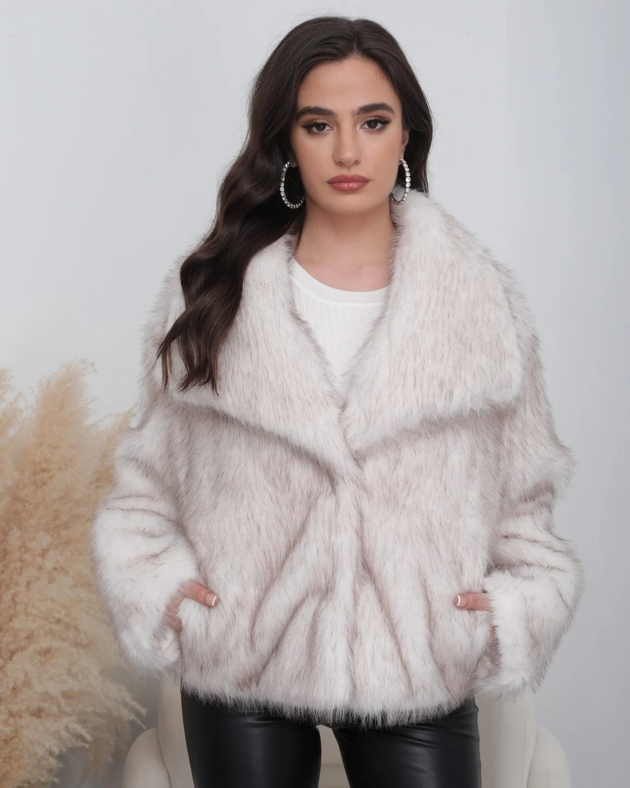 K007- Veste courte fausse fourrure