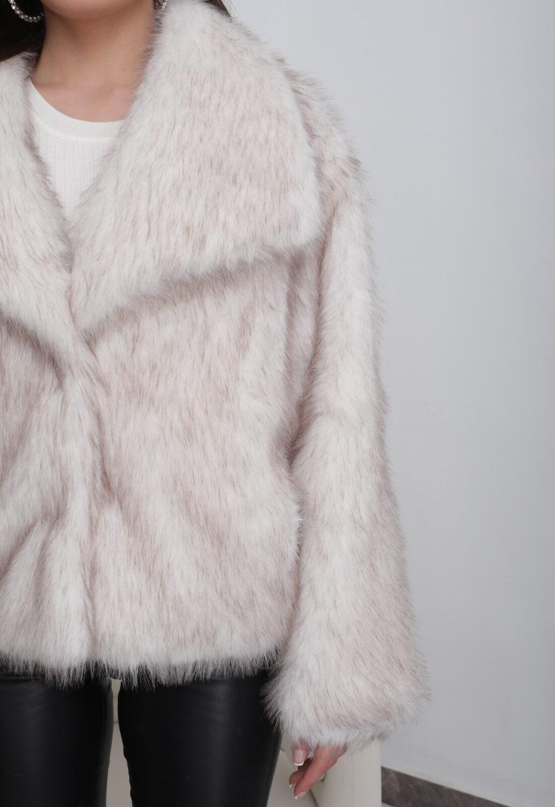 K007- Veste courte fausse fourrure